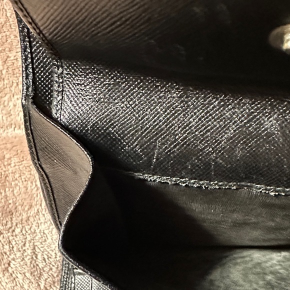 Sleek Black Textured Leather Wallet - Picture 5 of 6